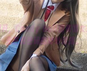 图册翻开,Candy Ball的赛博女孩们,光芒和密码的妙妙碰撞。