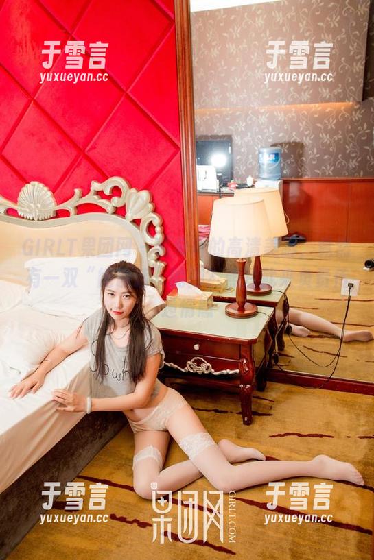 GIRLT果团网-裴希西 GIRLT果团网 - 裴希西的高清美脚,竟然有一双“能说话”的脚?照片就来负责传递情感