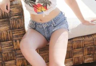 MyGirl美媛馆 – 软软爱吃肉的眼镜写真——好像在探讨什么不可说的话题