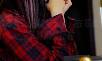 PANS写真 – 短裤与卡卡：在写真里玩起了隐藏和显露