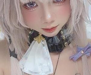 看Poppa Chan的高清原图，女孩儿在静止时流转的眼神，意外惊喜！