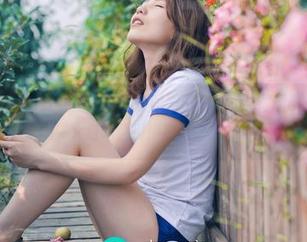 QingDouKe青豆客 – 看！王明明如何在夏日私房图集中玩转美食与姿势？”“大口吃西瓜！别人吃的少才是最惨的。