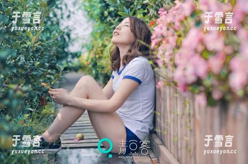 QingDouKe青豆客 - 看！王明明如何在夏日私房图集中玩转美食与姿势？”“大口吃西瓜！别人吃的少才是最惨的。
