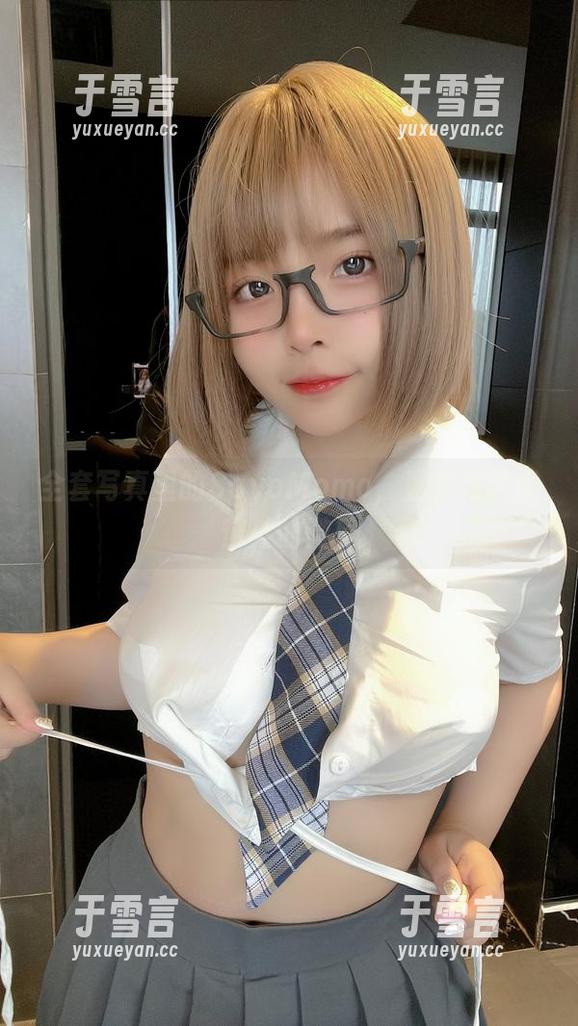 全套写真里的SayoMomo，温柔得就像窗外的微风