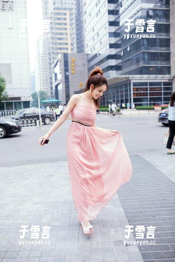 TuiGirl推女郎 - 艾栗栗的比基尼套图，摄影师和模特的默契完全不遮掩，嘿嘿。