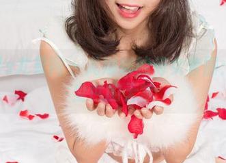 UGirls尤果网 – 尤娜娜的修女套图：穿越尘世的无常