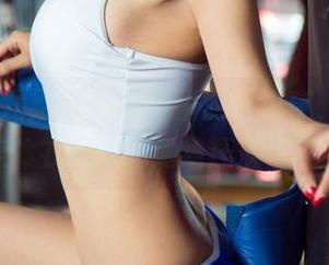 UGirls尤果网 – 原图里的萌琪琪，你说这连体衣都快把她给压扁了吧？