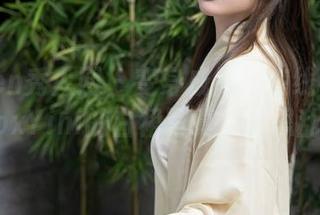 Xiuren秀人网 – 变身成风：在线看孟狐狸FoxYini的白裙写真，心思乱飞～