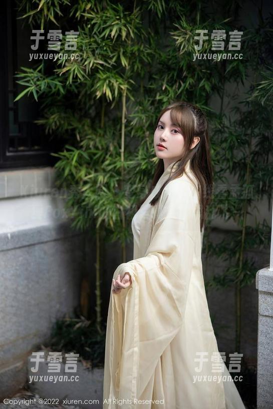 Xiuren秀人网 - 变身成风：在线看孟狐狸FoxYini的白裙写真，心思乱飞～