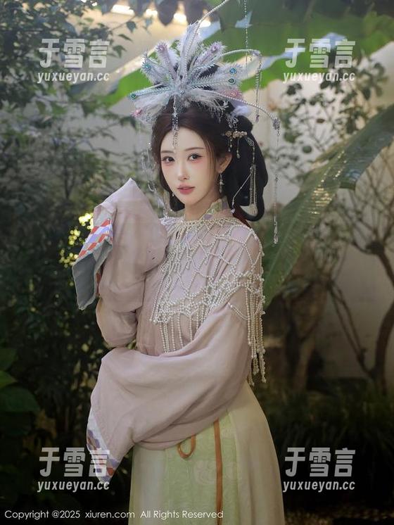 Xiuren秀人网-林文文yooki Xiuren秀人网 - 短裙跟林文文yooki的画面,混搭了一点晨雾的清新