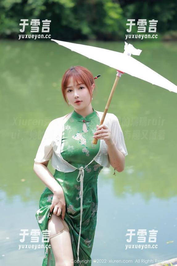 Xiuren秀人网-瑞瑞ruirui Xiuren秀人网 - 私房图片里的瑞瑞ruirui,她的眼镜让整个画面变得有趣又耐看。
