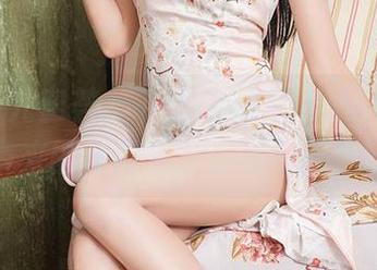 YouMi尤蜜荟 – 在黑白的极简里，您的蛋蛋带来的套图资源显得如此生动。