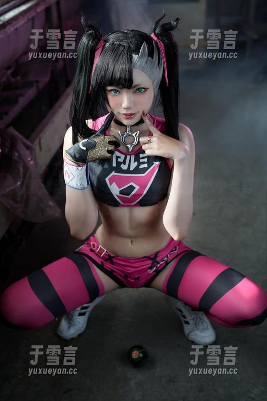 ZinieQ 最新泳池美图!ZinieQ敢挑战的水中姿势,让我想起了什么…