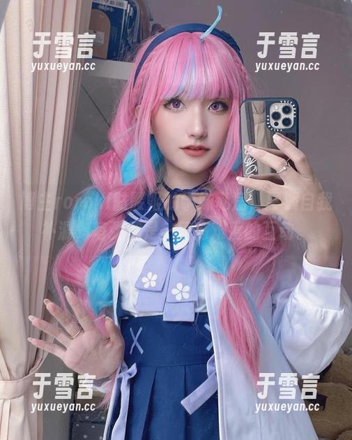 roroki骷髅姬 博主roroki骷髅姬的学妹私房,导演自我补漏,每张都是一段高难度的互动。