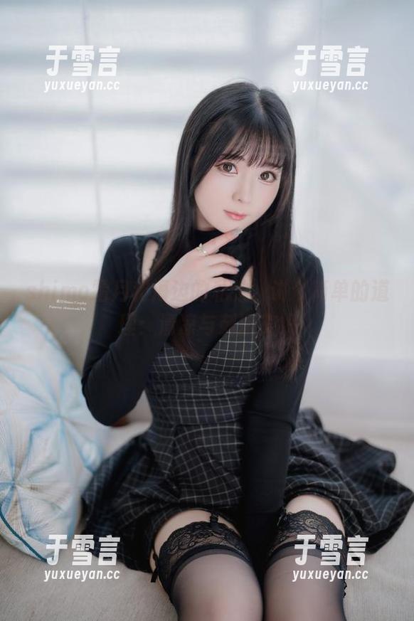shimo霜月和海边的私拍，讲个简单的道理：清凉与刺激交织