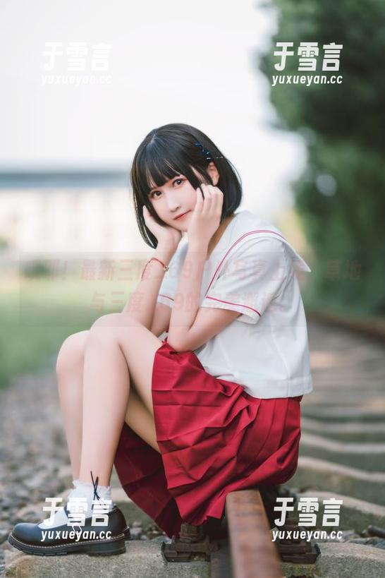 哦耶！最新三度_69户外写真上线，草地与三度_69的完美邂逅。