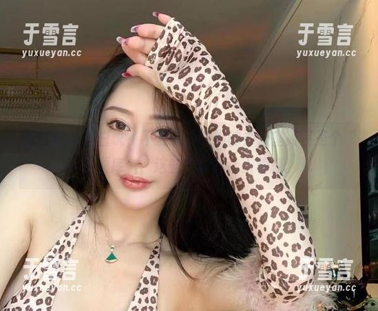 微密圈 - 坦白说，不爱笑的赛琳的办公室简直是个“资源库”，这些作品真让人着迷。