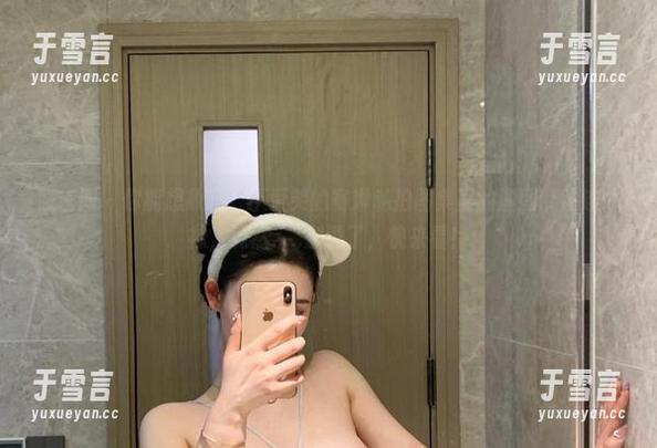 微密圈 - 你能想象吗？不爱笑的赛琳私拍图集里的渔网带钻连体袜，竟然.....别说了，快来看！