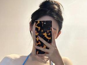 微密圈 – 不爱笑的赛琳与她的白裙：写真，一个关于轻盈的寓言