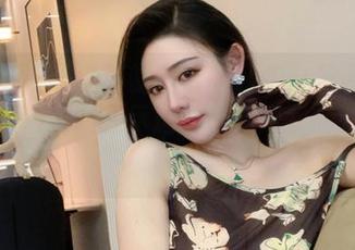 微密圈 – 不爱笑的赛琳的私拍：蓝色连体比基尼，原图显示这颜色能把我的眼睛闪瞎！