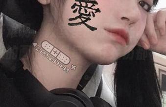 佳佳好难啊，教室里的原图足够撩人，精选出来的画面像是每一寸经历都被无形包裹。