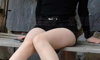 初夏女神 – 母校我来了，依依的最新套图，满满都是教室的味道…