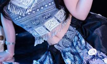 看千反田鹿子的兔女郎写真，原图里藏着太多小心机。