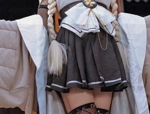 下载这份“咬人小小兔”的鸳鸯戏写真集，她的气质好像在别处，真让人捉摸不透。