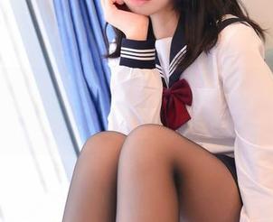 喵糖映画联合大腿与黑裙的写真，敢不敢试试这双腿的魔力？