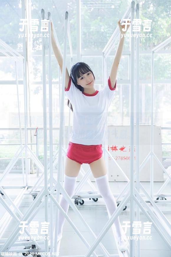 喵糖映画的分享，职业装少女，带点正经的认真又透出撒娇的气息。