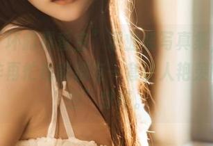下载“坏露露香宝”职业装写真集，保证你工作再忙也能拥有一套让人艳羡的“正经”穿搭。
