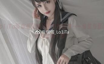 塔塔_Lo1iTa带你看最新美图中的旗袍——传统与怪诞同框，你最爱哪一款？