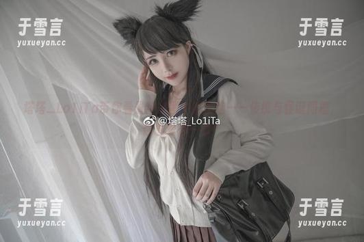 塔塔_Lo1iTa带你看最新美图中的旗袍——传统与怪诞同框，你最爱哪一款？