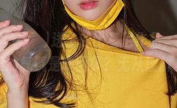 姜仁卿(강인경)送上的比基尼作品，这斗篷般的气氛是咋回事？无从理解。