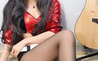 当你发现小女巫露娜的白色女仆造型比你想象的还要穿越——原图在此！
