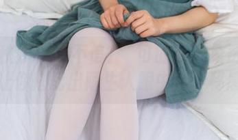 少女秩序 – 信不信？晞可的皮衣免费图包能让你搭配出陌生人眼中的神秘感。