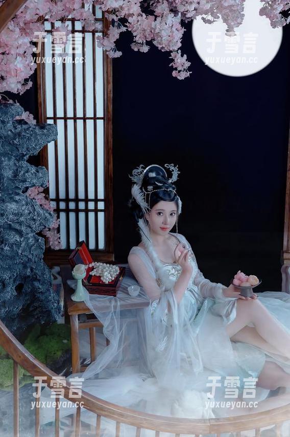 最新资源摆上桌，年年Nnian的女王气质让人咋舌。