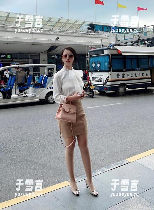 微密圈 - 制服控最爱的张老师，壁纸效果比你想象的还要惊艳！