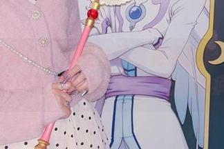 私房的魔力！月城委员会将黑暗修女演绎得如此别致，好像在窥探无形的疯狂！