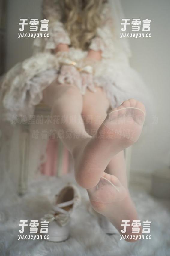 泳池里的木花琳琳是勇者，最新写真，为啥看着总觉得恩恩爱爱的吗？