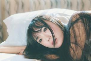 果团网 – 最近迷上了陈雅漫的《奶牛》，这下载的决定也太犹豫了吧…