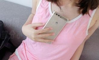在森萝财团，白丝少女美足免费分享，当心部分小腿先行“给主人降落”！