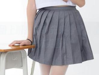 森萝财团上班摸鱼？先来看看白丝少女的午休美图！