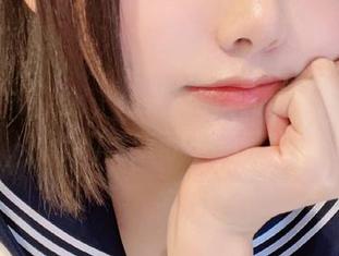 樱群的布丁狗，照片里的表情真是想问：“你们看我可不可爱？”