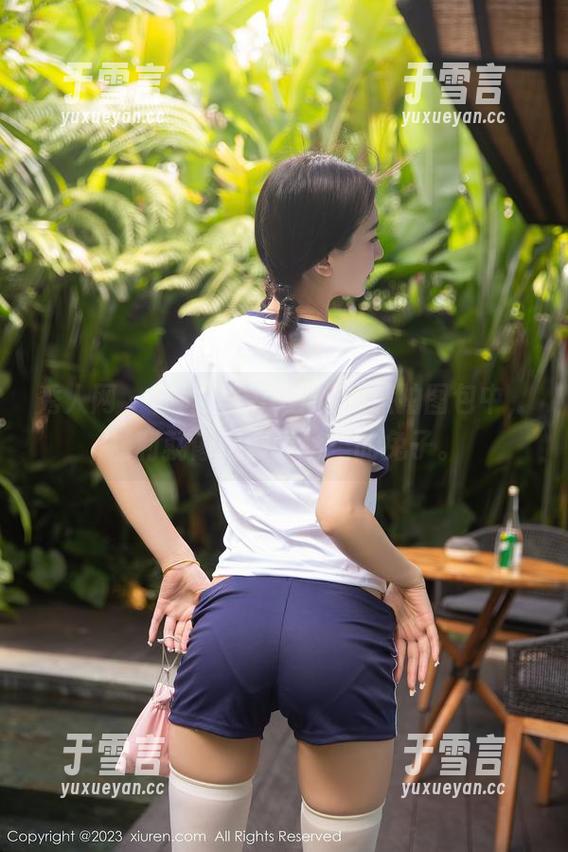 秀人网 - 在周于希Sally的旅拍图包中，福利就像藏在云彩里的兔子。