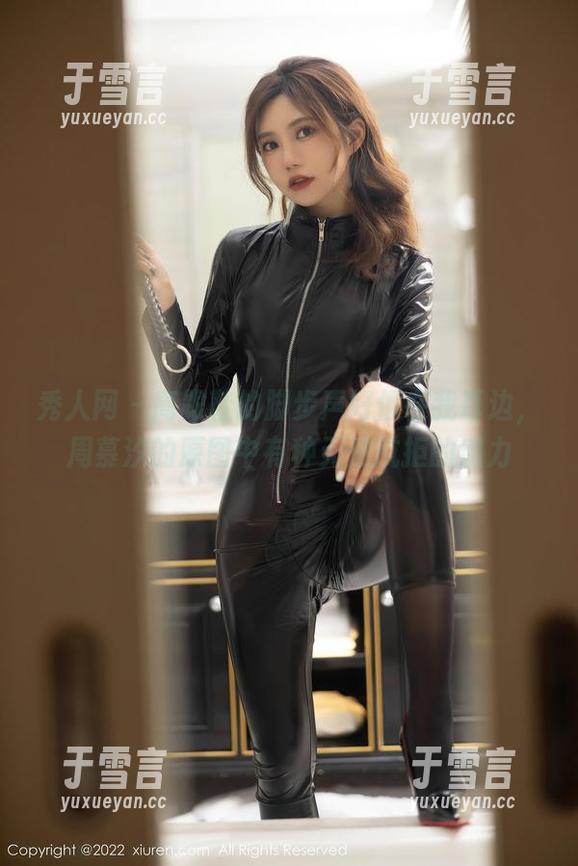 秀人网 - 高跟鞋的脚步声好像在我耳边，周慕汐的原图中有种无法抗拒的魔力