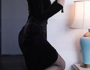 秀人网 – 职业装合集：看安妮Tess怎样把“严肃”变得调皮的壁纸！