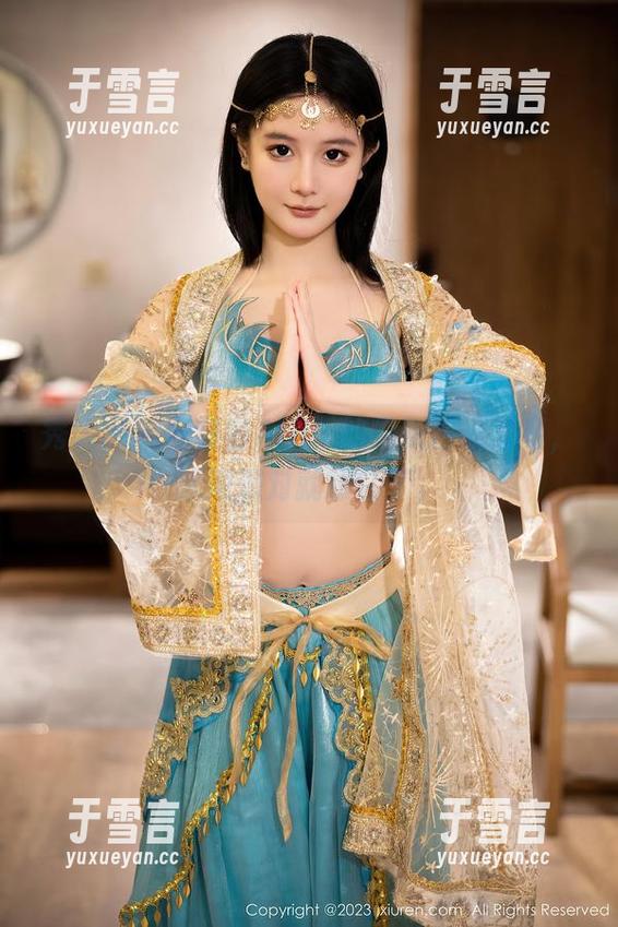 秀人网 - 容容容Alice的最新浴衣分享，泳池派对就靠它了。