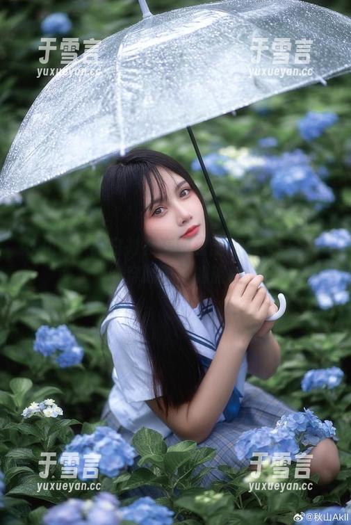 秋山AkI的白衬衫在网盘里，果然又是一趟穿越时光的旅程
