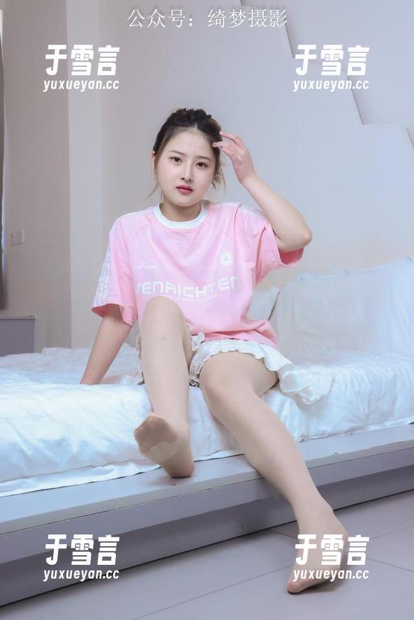 绮梦摄影 - 在线打卡小艺的毛衣，果然带着一丝不经意的暧昧感。